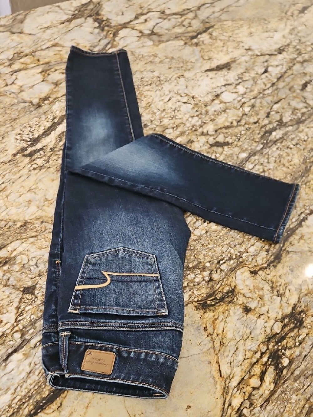 American Eagle Dark Distressed Blue Jeans. Size 2 Inseam 25" Rise 5.5" - Picture 8 of 8